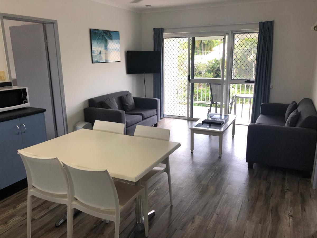 Cocos Holiday Apartments Тринити Бич Экстерьер фото
